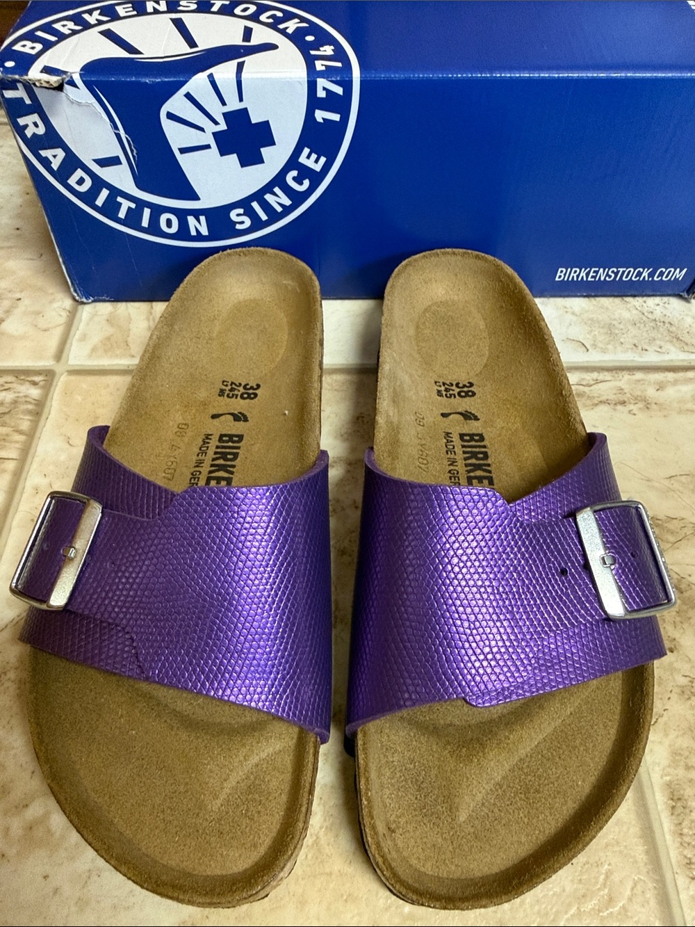 Birkenstock Purple Shiny Lizard Açaí Catalina Single Wide Strap Slide Sandals